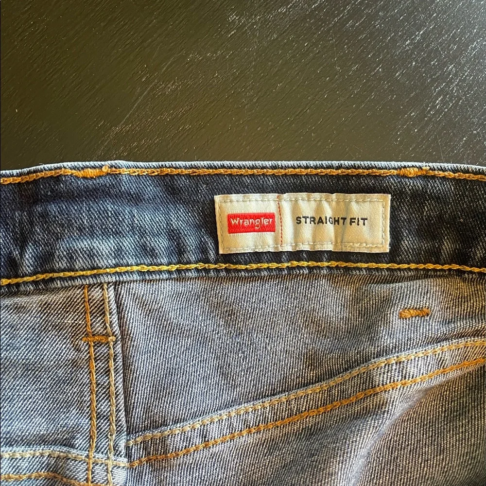 FREE in Bundle Wrangler Jenas Medium Fit Dark Wash SIZE ESTIMATED